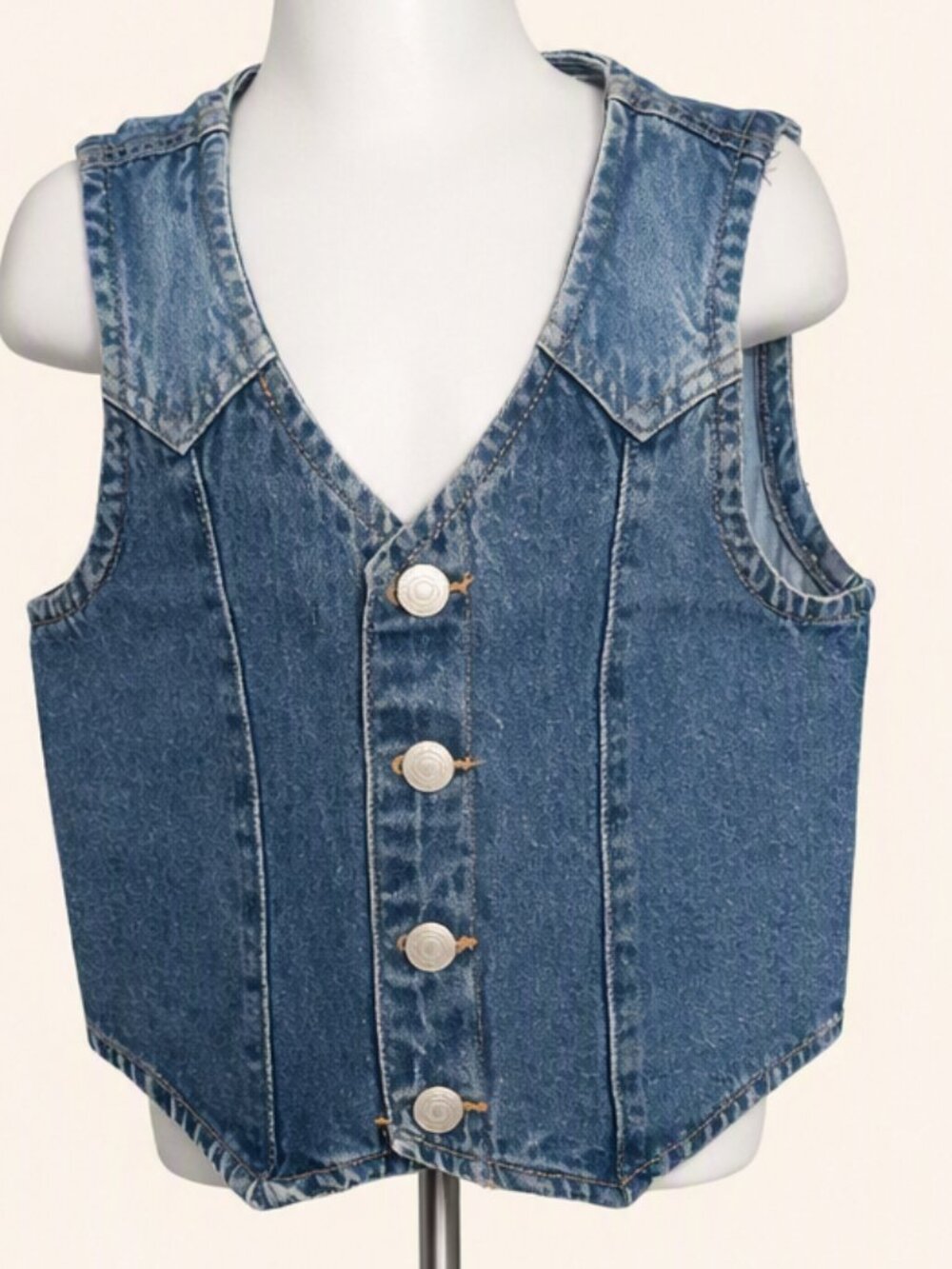 Levi's Girls Rodeo Vest. Size Small. In NWT